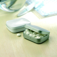 Bonbončki mint v kovinski škatlici BRISE KC6642-16